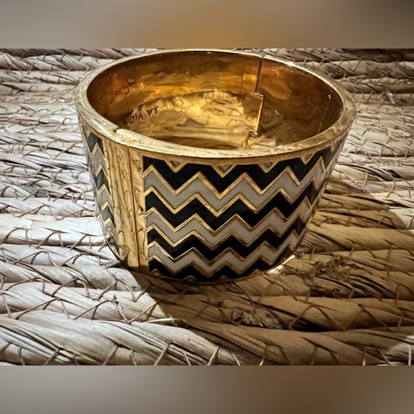 KATE SPADE  "La Vida Loca" Chevron Ziggurat Bracelet  Gold & White/Black - Picture 2 of 9